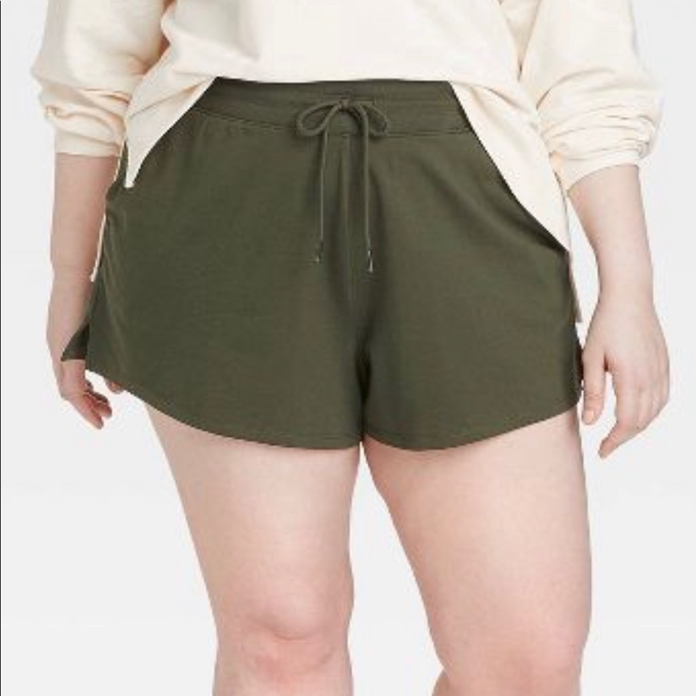 Khaki green 1x shorts NWT super cute